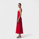 Karmino suknelė - Minimalistinis ir elegantiškas kirpimas