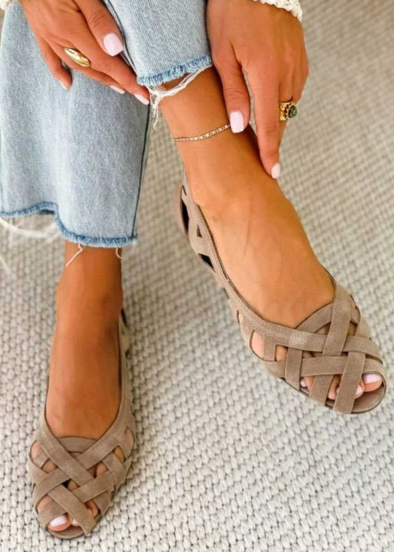 Kathy - Flache geflochtene Cut-out-Sandalen