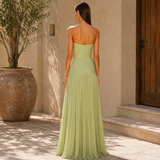 Vestido com design de ombros descobertos