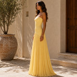 Vestido com design de ombros descobertos